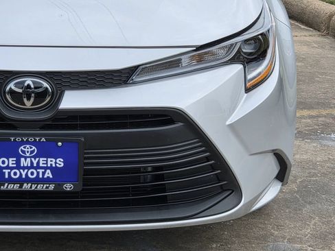 Used 2026 Toyota Corolla LE FWD image 4