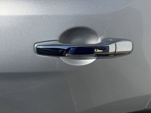 Used 2019 Ford Explorer Limited w/ Class III Trailer Tow Package image 6