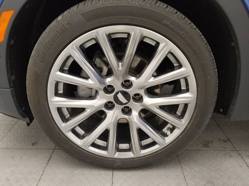 Used 2021 Cadillac XT4 Luxury w/ Cold Weather Package FWD image 31