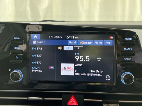 Used 2022 Hyundai Elantra SEL w/ Convenience + Premium Package image 16