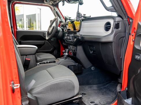 Used 2024 Jeep Wrangler Unlimited AWD/4WD image 35