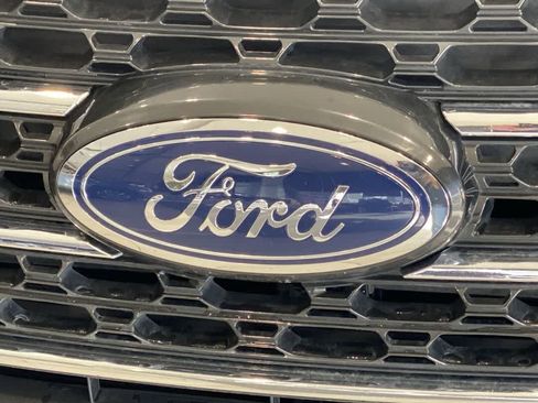 Used 2023 Ford Explorer XLT w/ Equipment Group 202A image 10