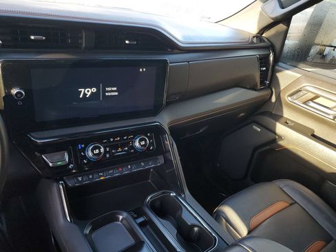 Used 2024 GMC Sierra 2500 AT4 w/ AT4 Premium Plus Package AWD/4WD image 27
