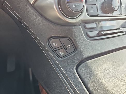 Used 2017 Chevrolet Suburban Premier AWD/4WD image 22