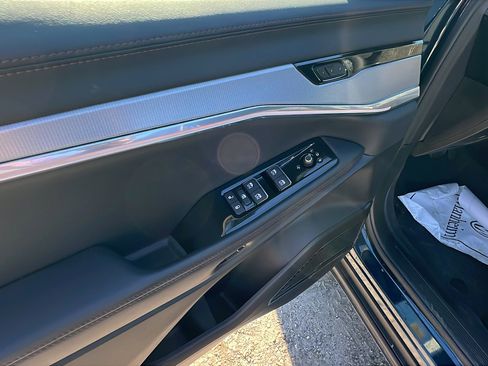 Used 2024 Jeep Wagoneer Launch Edition image 15