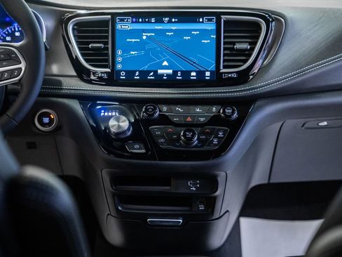 New 2026 Chrysler Pacifica Select image 19