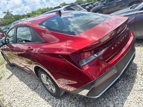 Used 2024 Hyundai Elantra SE FWD image 8