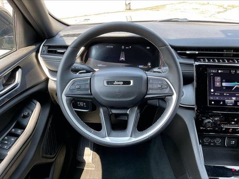 Certified 2023 Jeep Grand Cherokee Altitude AWD/4WD image 10