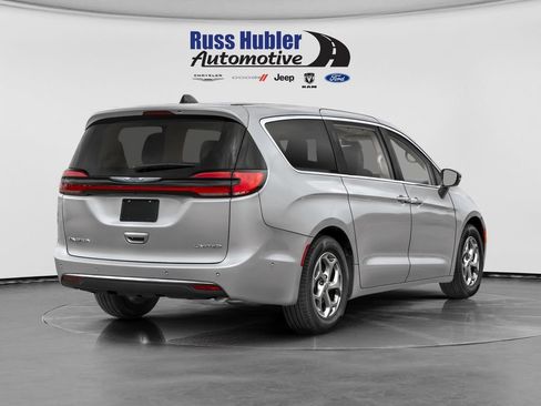 Used 2026 Chrysler Pacifica Pinnacle AWD/4WD image 2
