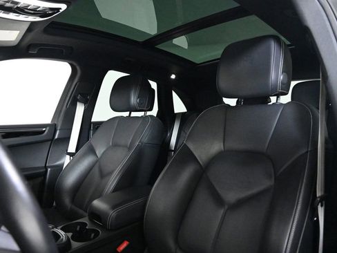 Certified 2023 Porsche Macan Turbo image 5