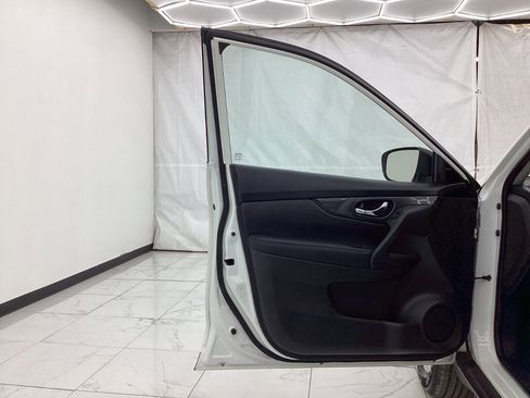 Used 2019 Nissan Rogue SV image 18