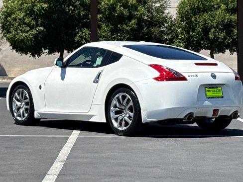 Used 2014 Nissan 370Z Touring RWD image 3