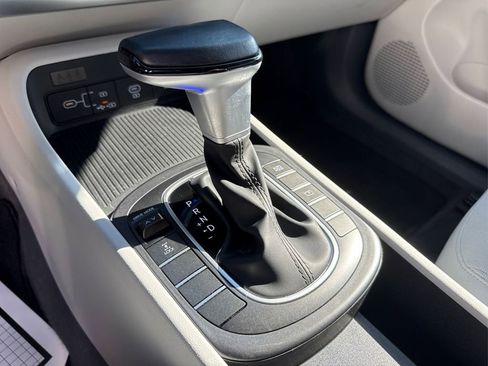 Used 2024 Hyundai Kona SEL image 33