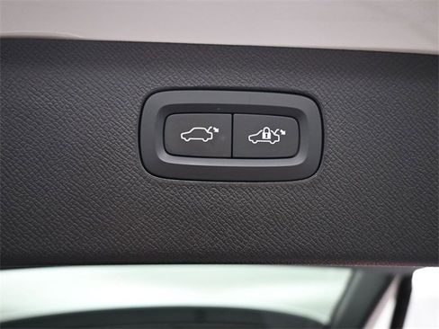 Used 2022 Volvo XC90 T6 Momentum w/ Advanced Package image 31