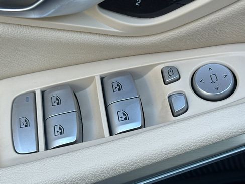 Used 2025 BMW 330i Sedan w/ Premium Package image 13