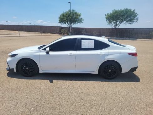 Used 2025 Toyota Camry SE w/ Convenience Package FWD image 9