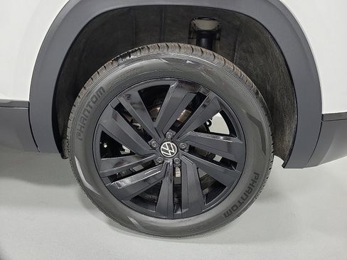 Used 2023 Volkswagen Atlas Cross Sport SE w/ Panoramic Sunroof Package FWD image 20