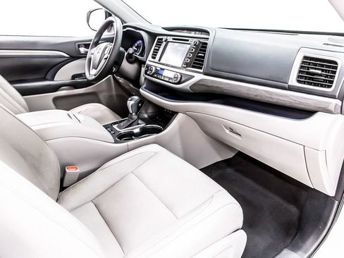 Used 2017 Toyota Highlander Limited FWD image 33