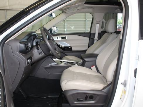Used 2023 Ford Explorer Platinum w/ Technology Package AWD/4WD image 10