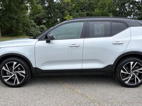 Used 2021 Volvo XC40 T5 R-Design w/ Advanced Package AWD/4WD image 2
