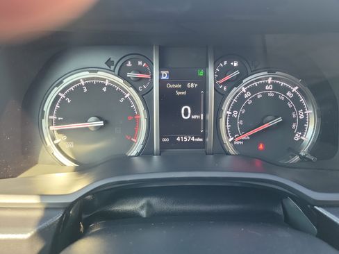 Used 2024 Toyota 4Runner Limited AWD/4WD image 23