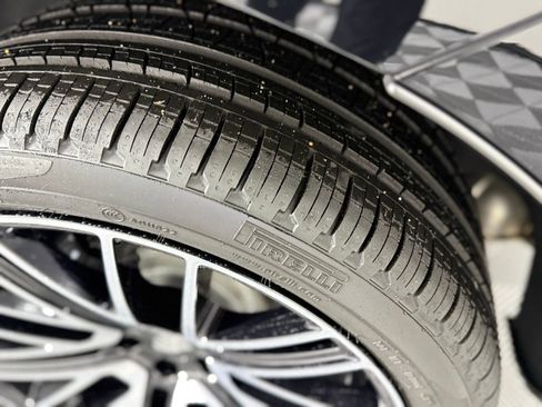 New 2026 Porsche Macan AWD/4WD image 18