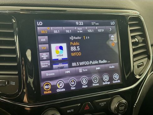 Used 2019 Jeep Grand Cherokee Limited image 17