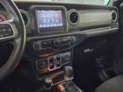 Used 2019 Jeep Wrangler Unlimited Sahara image 29