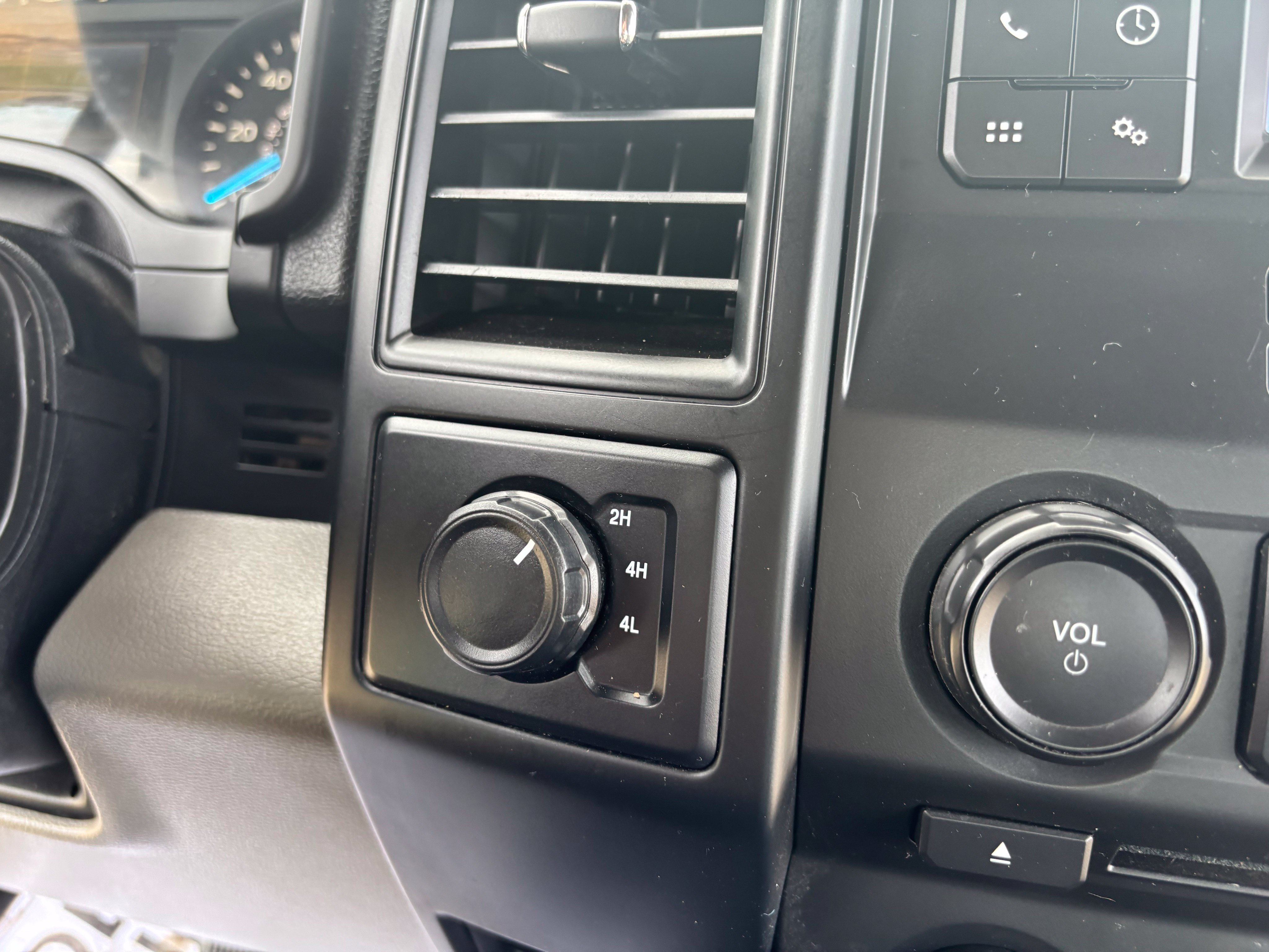Used 2018 Ford F150 XL w/ Equipment Group 101A Mid AWD/4WD image 38