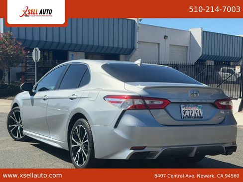 Used 2020 Toyota Camry SE FWD image 6
