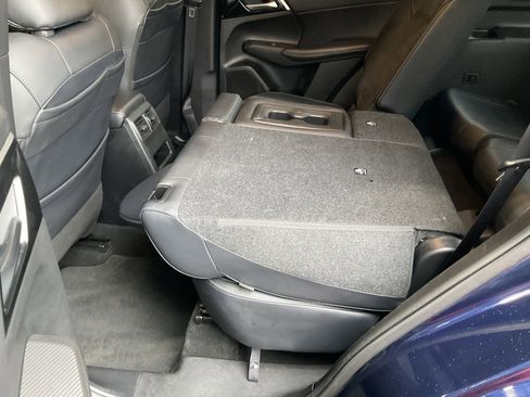 Used 2024 Mitsubishi Outlander SE Black Edition image 37