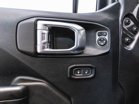 Used 2021 Jeep Wrangler Unlimited Rubicon w/ Dual Top Group AWD/4WD image 24