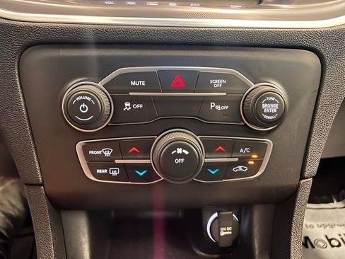 Used 2022 Dodge Charger SXT RWD image 25