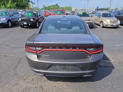Used 2020 Dodge Charger SXT RWD image 4