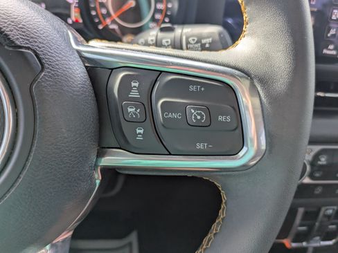 Used 2024 Jeep Wrangler Unlimited Sahara AWD/4WD image 19