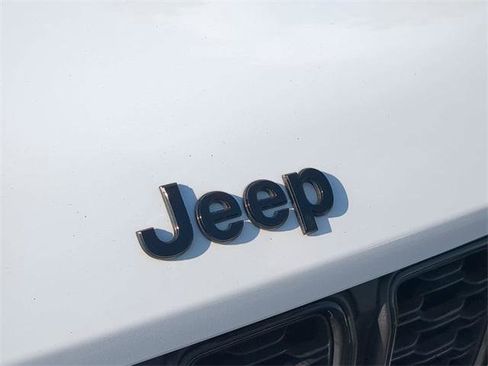 Certified 2024 Jeep Grand Cherokee L Laredo image 13