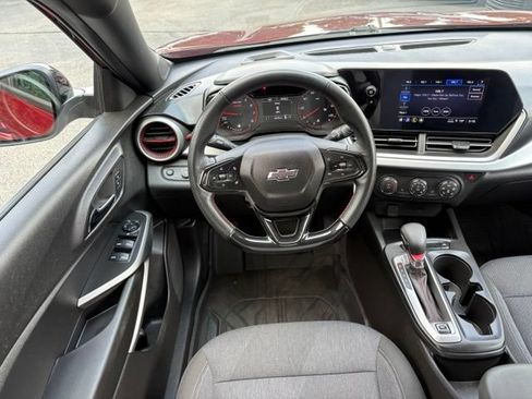 Used 2024 Chevrolet Trax RS w/ Driver Confidence Package FWD image 18