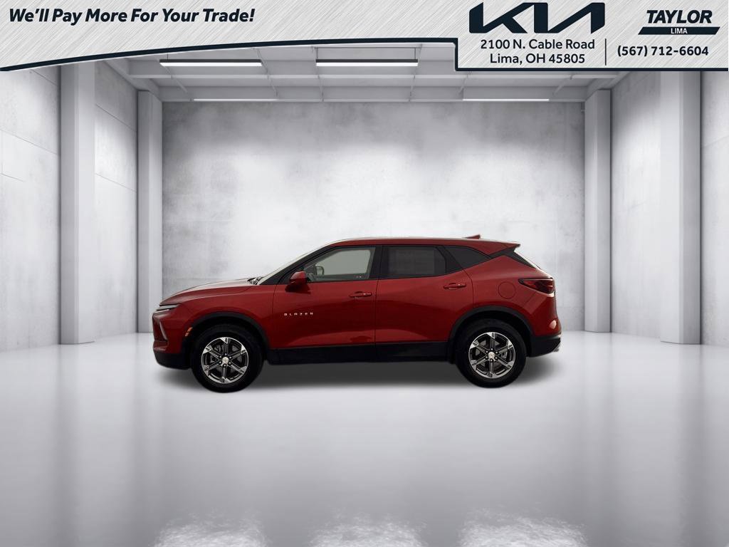 Used 2025 Chevrolet Blazer LT FWD image 3