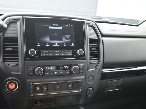 Used 2024 Nissan Titan SV w/ SV Convenience Package image 12