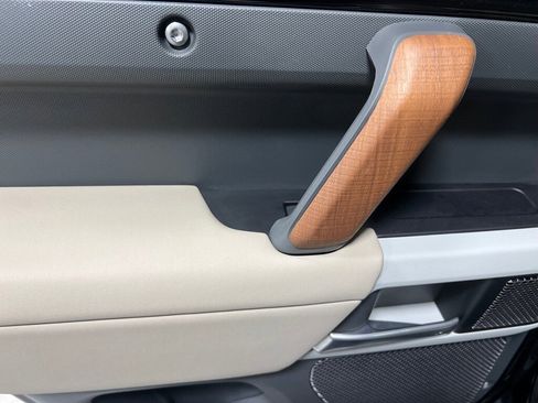 Used 2024 Land Rover Defender 110 S image 24