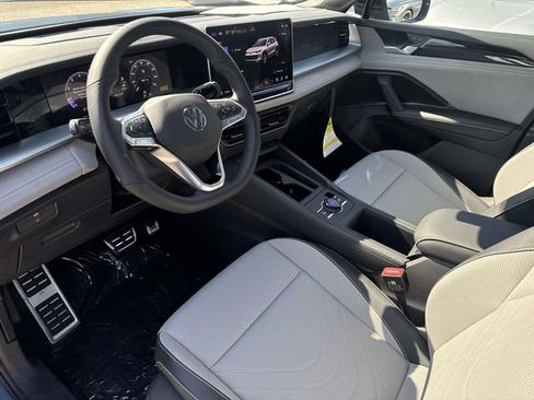 New 2026 Volkswagen Tiguan SE R-Line image 13