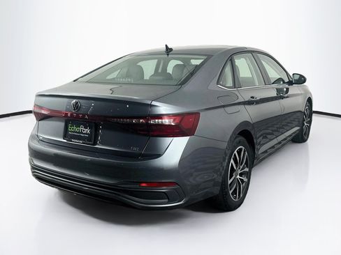 Used 2025 Volkswagen Jetta SE FWD image 9