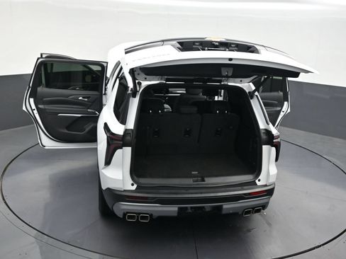 Used 2025 Chevrolet Traverse LT FWD image 37