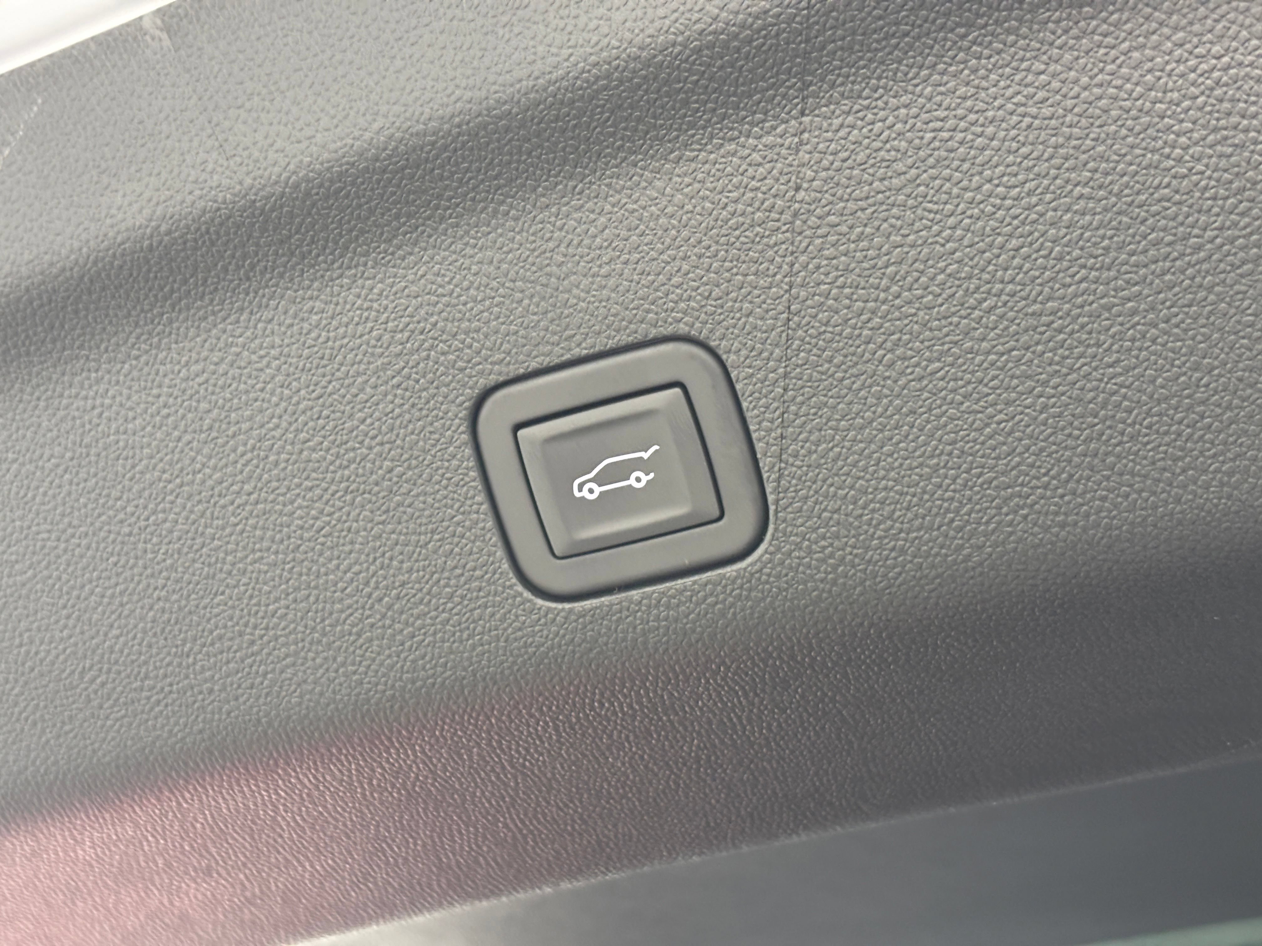 New 2026 GMC Yukon Denali w/ Advanced Technology Package AWD/4WD image 15