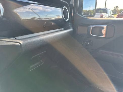 Used 2022 Jeep Wrangler Unlimited Sahara AWD/4WD image 35
