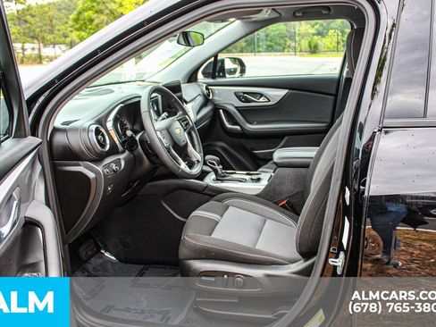 Used 2025 Chevrolet Blazer LT FWD image 17