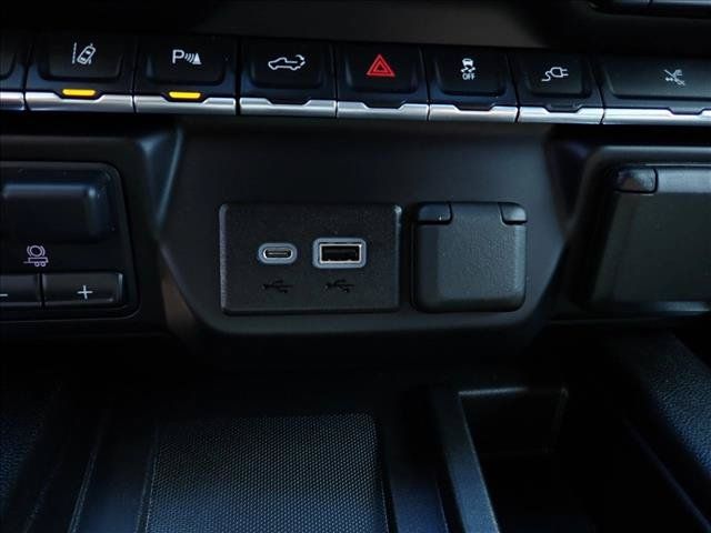 Used 2022 GMC Sierra 3500 Denali w/ Denali Ultimate Package AWD/4WD image 19