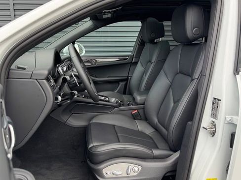 New 2026 Porsche Macan AWD/4WD image 5