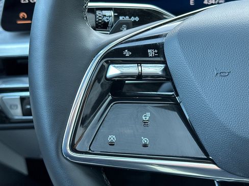 Certified 2025 Cadillac Lyriq Luxury image 34