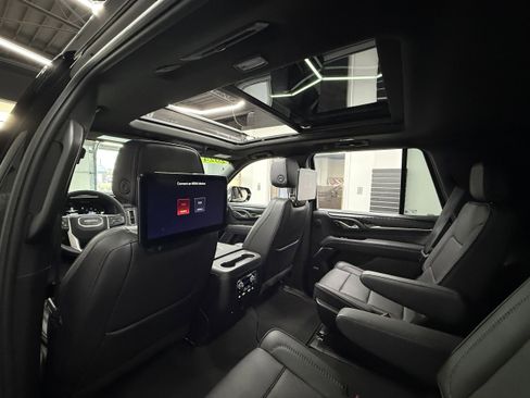 Used 2024 GMC Yukon Denali w/ Advanced Technology Package AWD/4WD image 30
